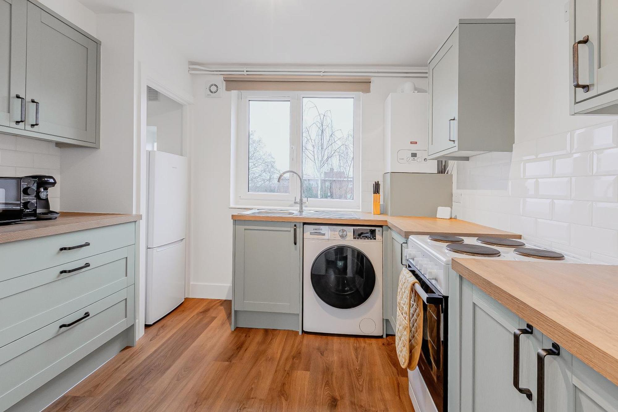 New Listing! Spacious 2br, North 2min To St Londres